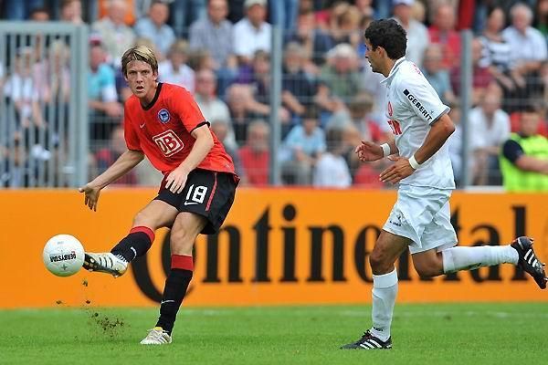 纽伦堡在德国足球联赛上大胜对手