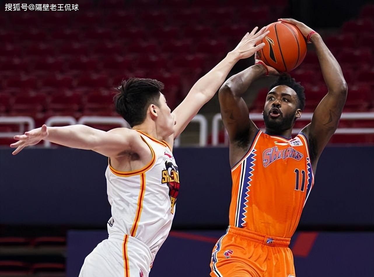 IM体育下载-快船横扫新疆队，王哲林刷新纪录