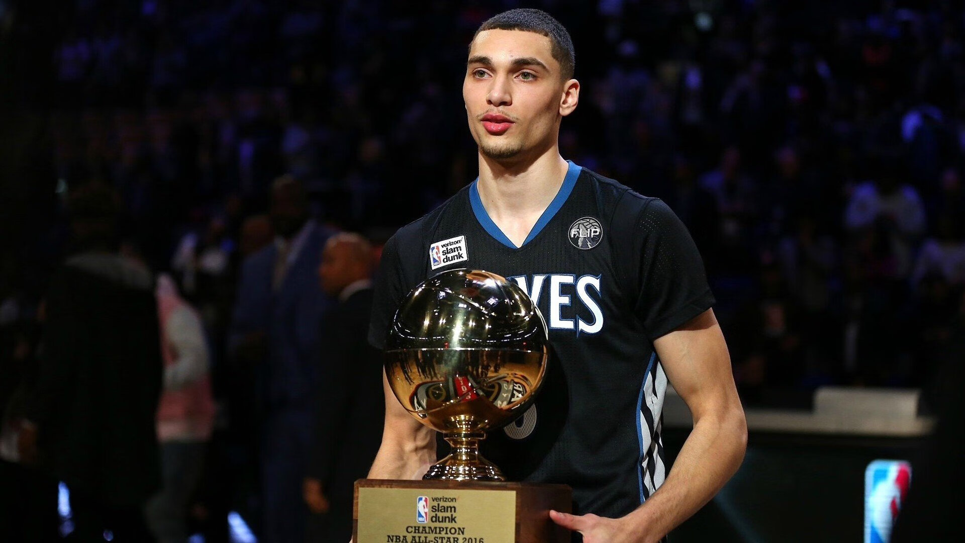 奥运周期关键战之夜，利拉德彻底打爆防线